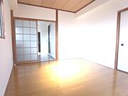 ※掲載写真は同マンション別部屋参考写真となります。