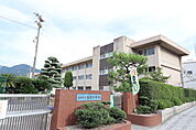 小学校「海田町立海田小学校まで384ｍ」