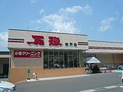 中学校「廿日市市立七尾中学校まで838ｍ」