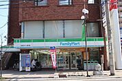 コンビニ「ファミリーマート五日市コイン通りまで401ｍ」