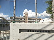 小学校「広島市立山本小学校まで587ｍ」