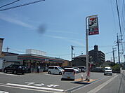コンビニ「セブンイレブン広島川内5丁目店まで364ｍ」
