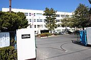 中学校「広島市立五日市中学校まで918ｍ」