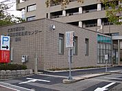 図書館「広島県立図書館まで890ｍ」