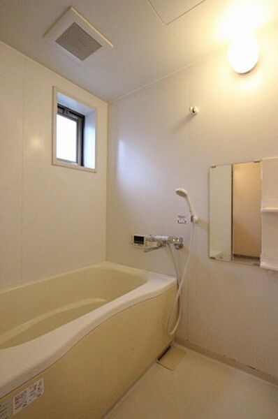 浴室：※別部屋の写真です