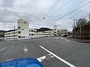小学校「熊野町立熊野第四小学校まで730ｍ」