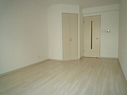 ドゥ・ヴィラージュ 7階1Kのリビング/ダイニング