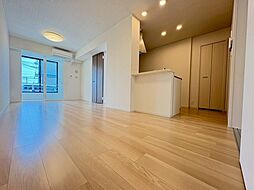 レディー　　バード 1階1LDKのリビング/ダイニング