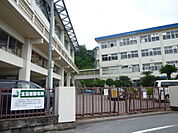 小学校「広島市立牛田新町小学校まで1085ｍ」