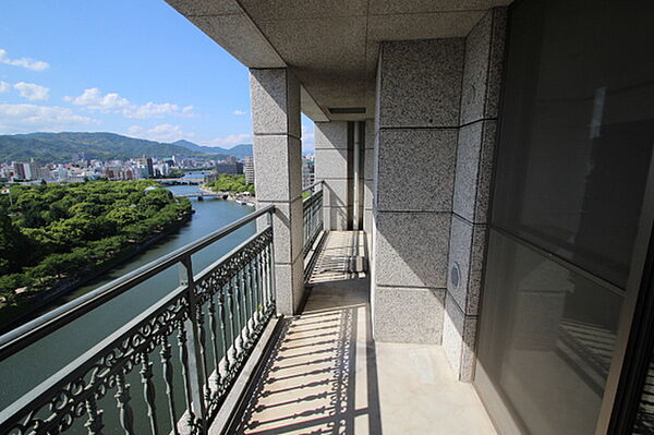 モア・マリオ平和公園 ｜広島県広島市中区大手町2丁目(賃貸マンション3LDK・12階・75.29㎡)の写真 その9