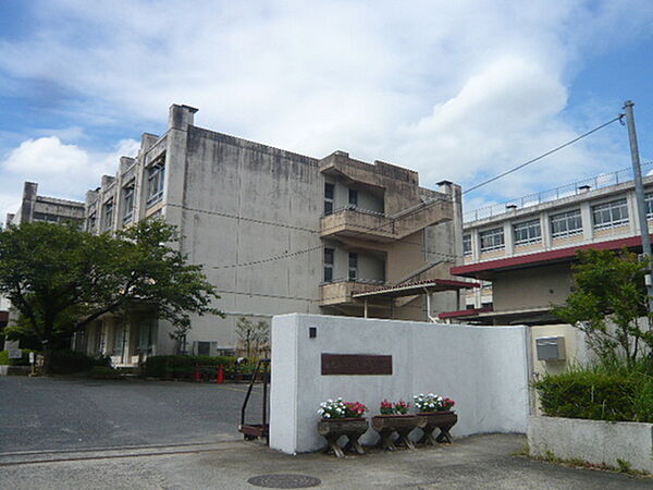 画像19:小学校「広島市立伴東小学校まで583ｍ」
