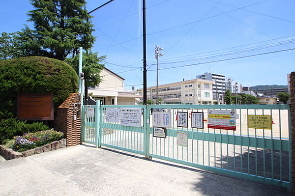 画像10:小学校「広島市立古市小学校まで298ｍ」