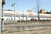 スーパー「万惣高陽深川店まで2902ｍ」
