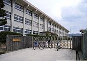 小学校「東広島市立川上小学校まで1151ｍ」
