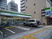コンビニ「ファミリーマート西十日市店まで153ｍ」