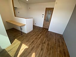 リノリノアパートメント江波 1階1LDKのリビング/ダイニング