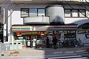 コンビニ「セブンイレブン広島五日市駅前店まで486ｍ」