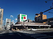 スーパー「フジ三篠店まで674ｍ」