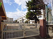 小学校「広島市立大河小学校まで128ｍ」