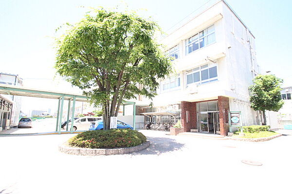 画像16:中学校「広島市立大州中学校まで920ｍ」