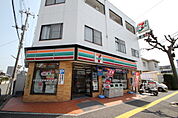 コンビニ「セブンイレブン広島草津新町店まで179ｍ」
