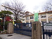 小学校「広島市立仁保小学校まで1115ｍ」
