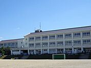 小学校「東広島市立西条小学校まで1987ｍ」