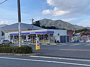 コンビニ「ローソン呉焼山北一丁目店まで625ｍ」