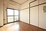 リビング/ダイニング：※別部屋の写真です。