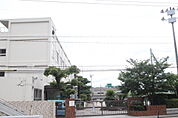 小学校「広島市立荒神町小学校まで69ｍ」