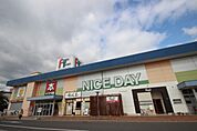 ショッピングセンター「ファミリータウン広電楽々園まで1900ｍ」