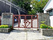 小学校「広島市立戸坂城山小学校まで644ｍ」