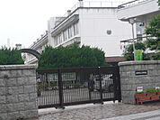 中学校「広島市立二葉中学校まで518ｍ」