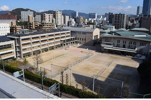 画像20:高校・高専「私立広島女学院高校まで269ｍ」
