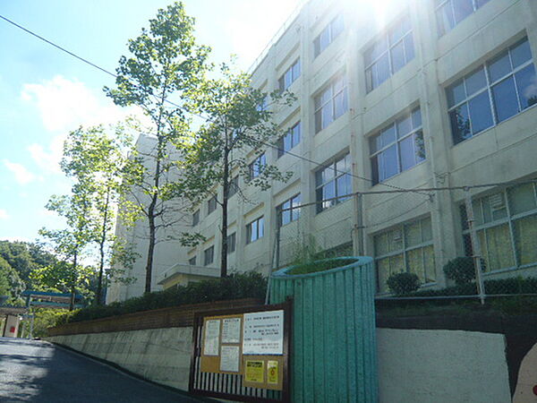 画像19:中学校「広島市立伴中学校まで1277ｍ」