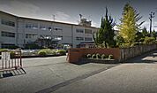 中学校「大竹市立玖波中学校まで276ｍ」