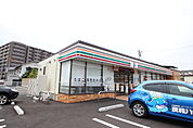 コンビニ「セブンイレブン広島可部中央店まで1206ｍ」