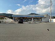 コンビニ「ローソン熊野中溝三丁目店まで687ｍ」
