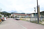 中学校「海田町立海田中学校まで909ｍ」