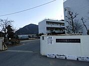 小学校「広島市立亀山南小学校まで1113ｍ」
