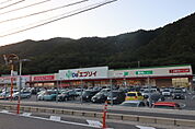 ドラックストア「スーパードラッグひまわり海田東店まで2592ｍ」