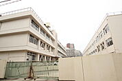 中学校「広島市立幟町中学校まで1351ｍ」