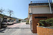 小学校「広島市立草津小学校まで682ｍ」