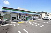 コンビニ「ファミリーマート出汐町南店まで135ｍ」