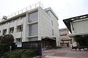 中学校「私立ノートルダム清心中学校まで1039ｍ」
