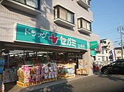 ドラックストア「セガミ薬品山本店まで1303ｍ」