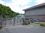 中学校「広島市立早稲田中学校まで5225ｍ」
