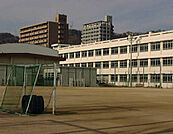 小学校「広島市立中山小学校まで320ｍ」