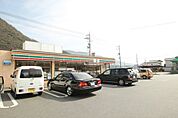 コンビニ「セブンイレブン広島可部郵便局前店まで352ｍ」
