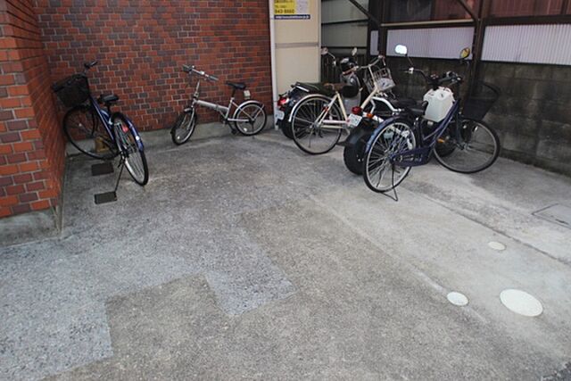 12 / 16
